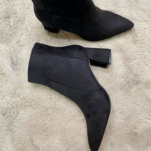Unworn suede black boot